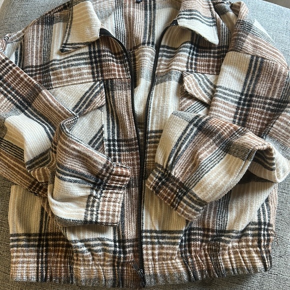 Cropped Flannel Jacket - Picture 3 of 3